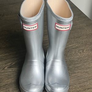 Girls Rain Boots.. Silver goes with everything